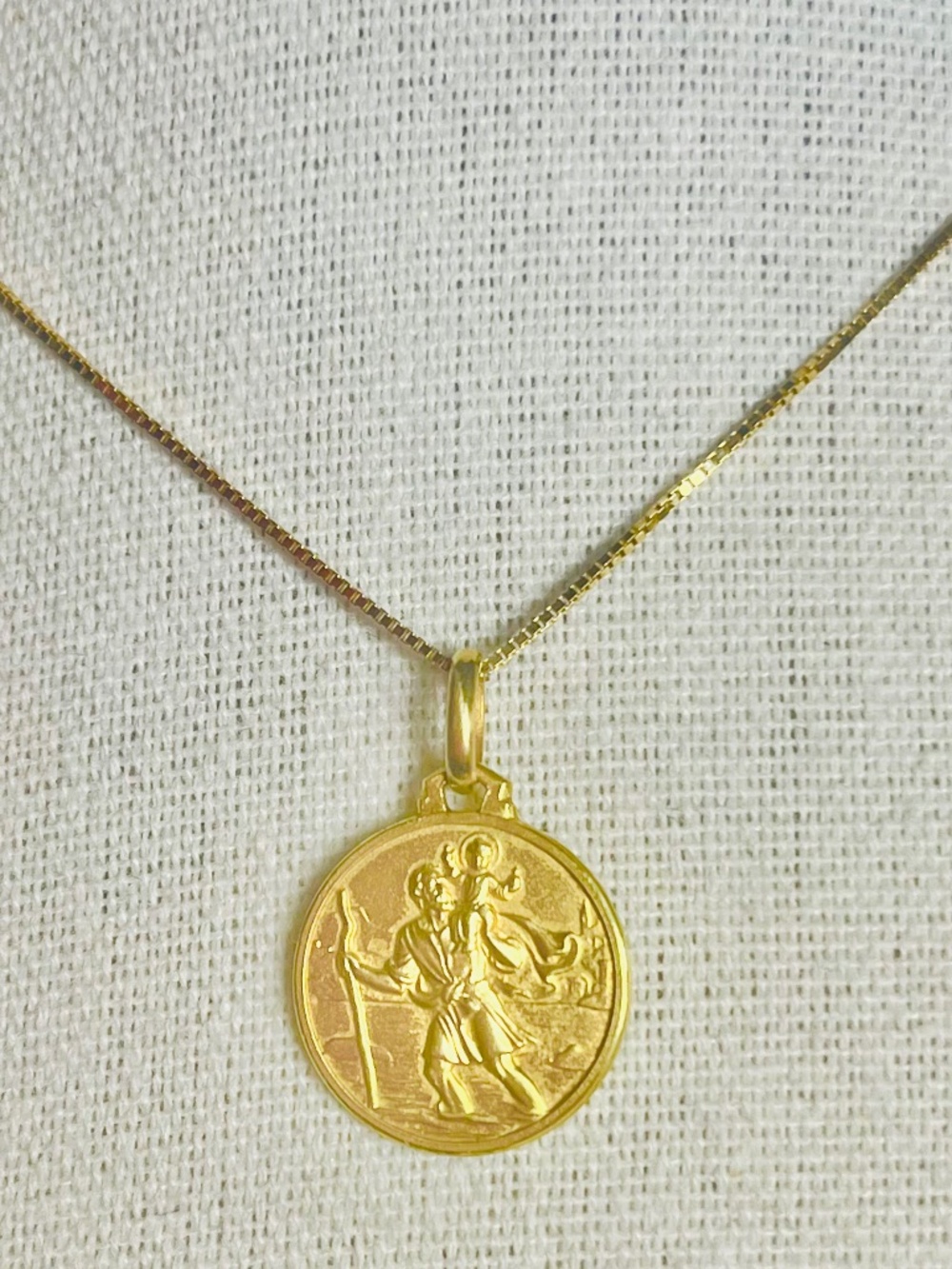 18k Solid Gold Vintage Saint Christopher Medallion Pendant 18 Inch Necklace